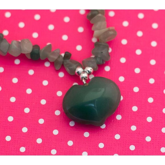 Vintage Jade Heart Necklace 17 1/2 inch - P6 - Picture 1 of 3